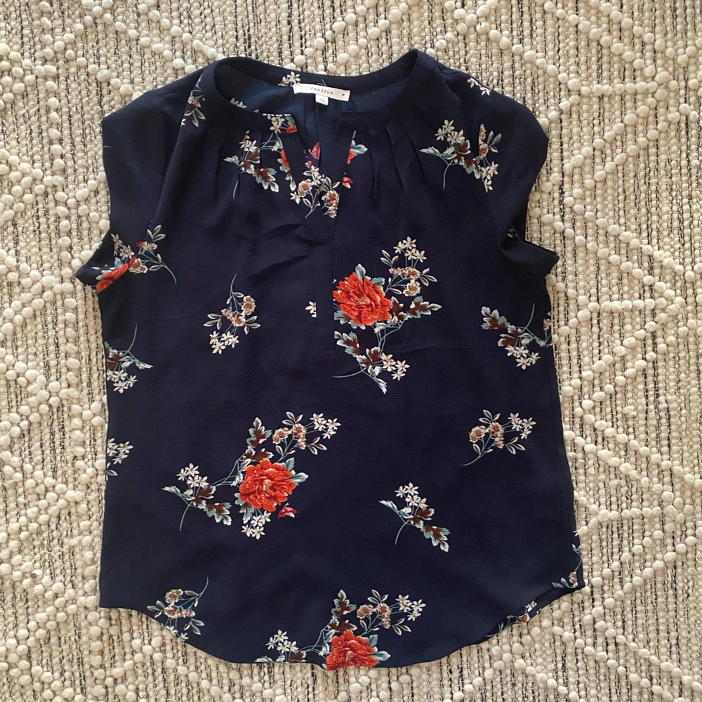 Floral blouse.  Med.  Navy. Sleeveless